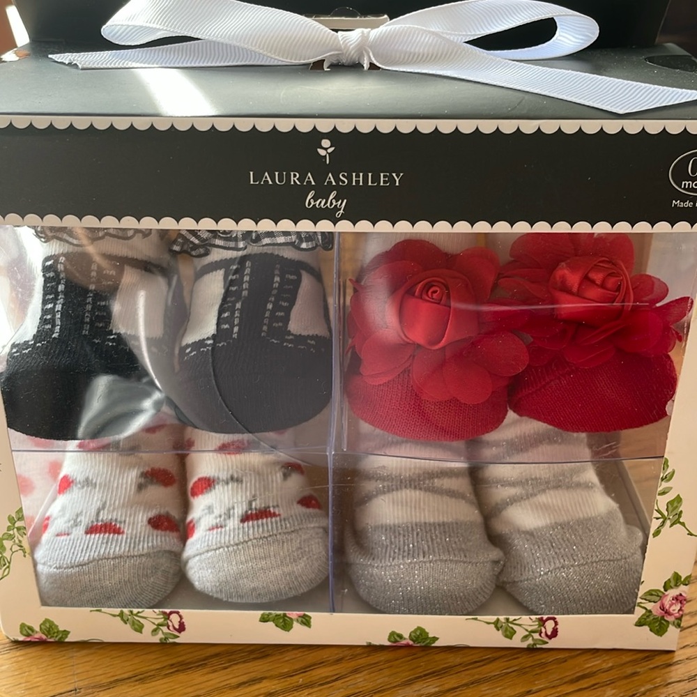 Laura Ashley Baby Girl 4 Pair Sock Set Size: 0-6 Months NEW